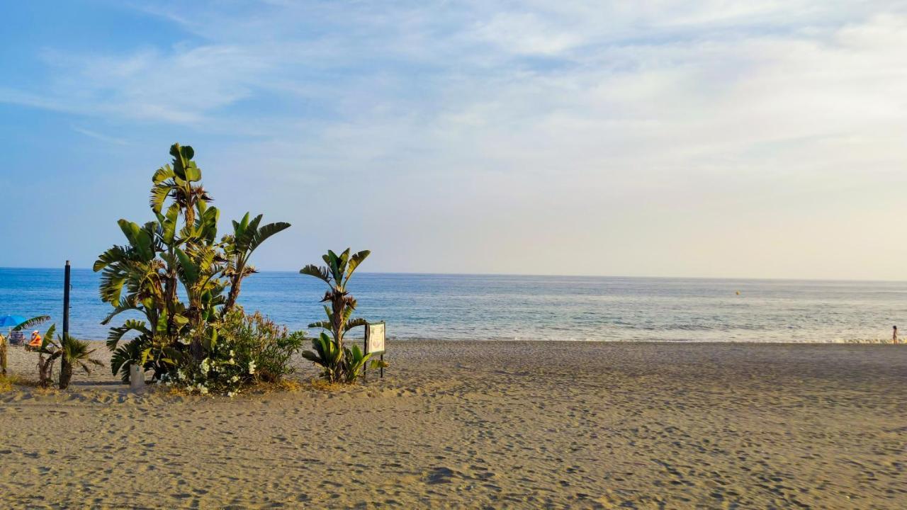 Laguna Beach Costasol - Alojamientos La Torre Torrox Buitenkant foto